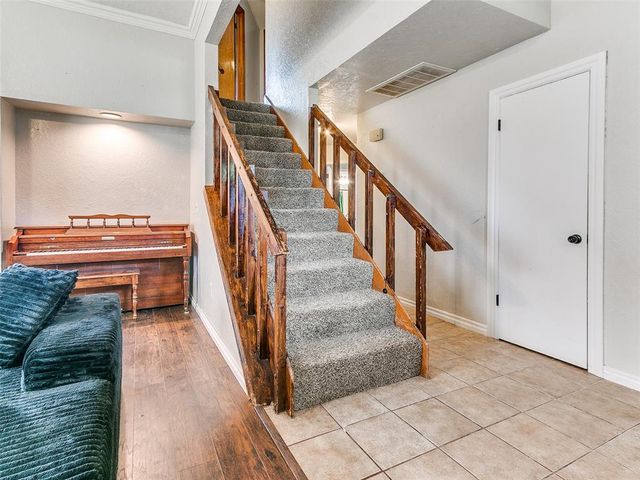 912 N Avery Drive, Moore, OK 73160