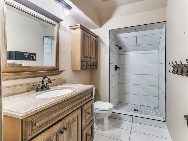 912 N Avery Drive, Moore, OK 73160