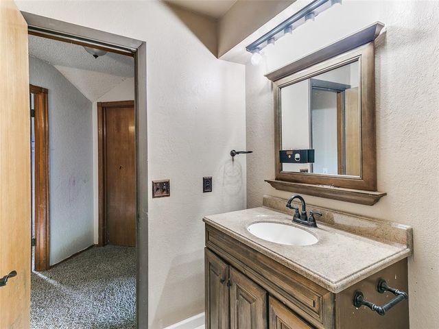 912 N Avery Drive, Moore, OK 73160