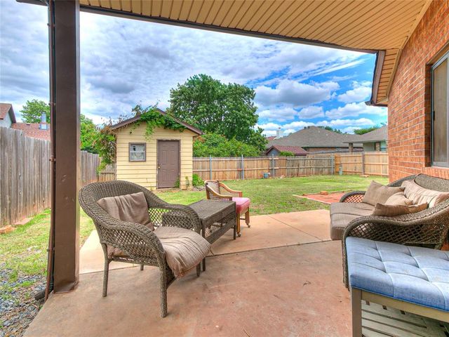 912 N Avery Drive, Moore, OK 73160