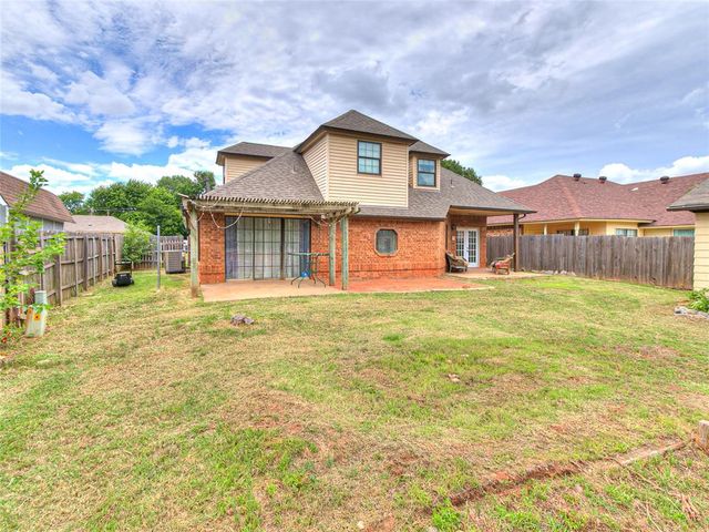 912 N Avery Drive, Moore, OK 73160