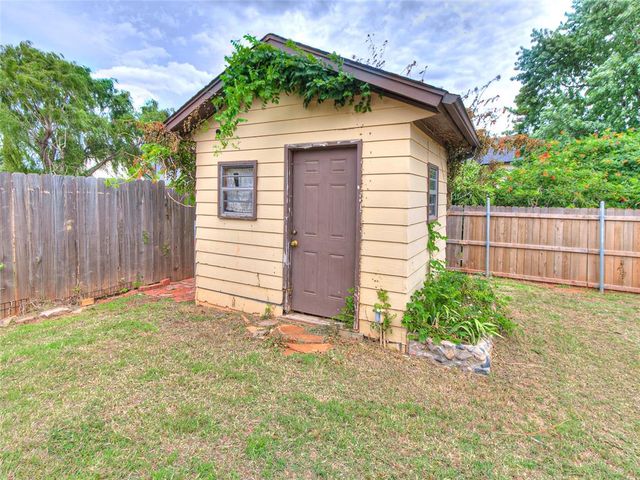 912 N Avery Drive, Moore, OK 73160
