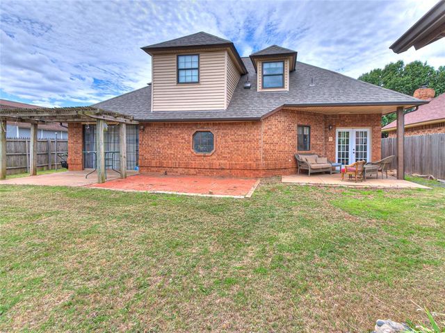 912 N Avery Drive, Moore, OK 73160