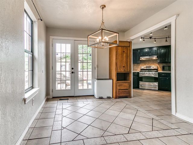 912 N Avery Drive, Moore, OK 73160