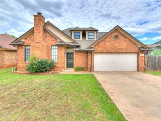912 N Avery Drive, Moore, OK 73160