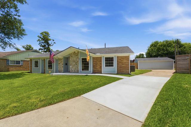 447 Castlebar Court, Houston, TX 77015