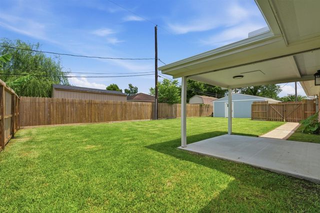 447 Castlebar Court, Houston, TX 77015