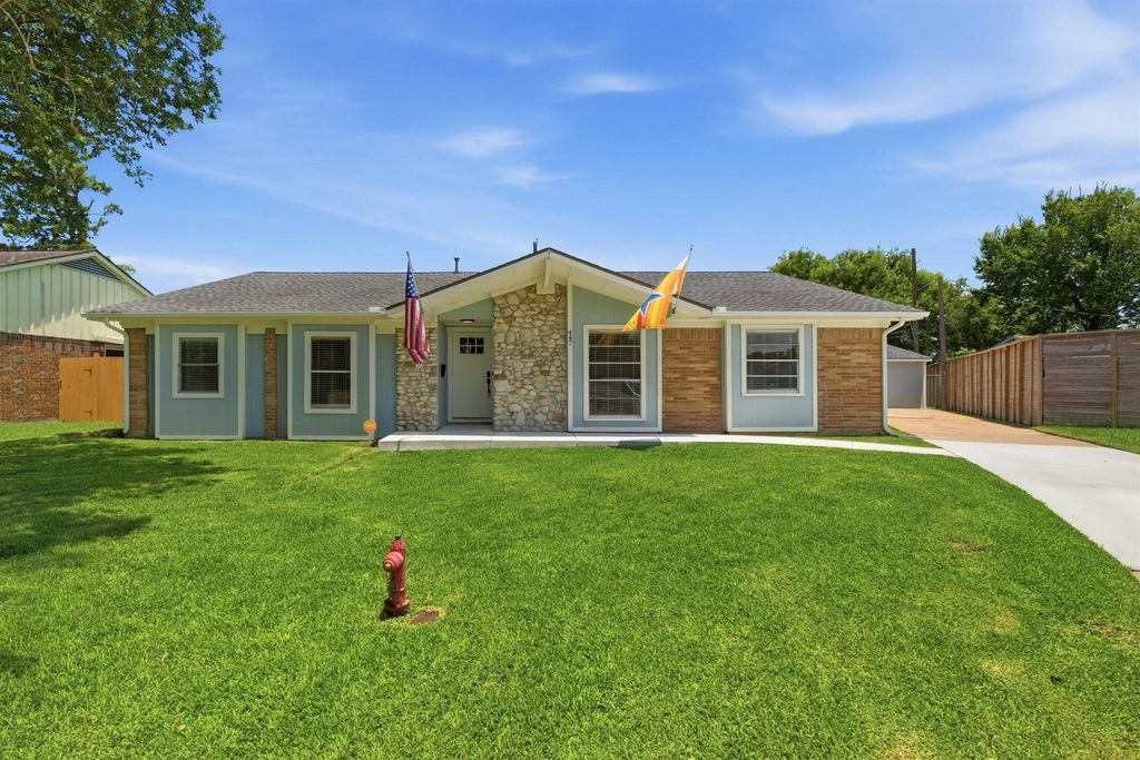447 Castlebar Court, Houston, TX 77015