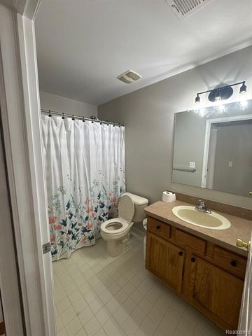15269 Yale Drive 238, Clinton Township, MI 48038