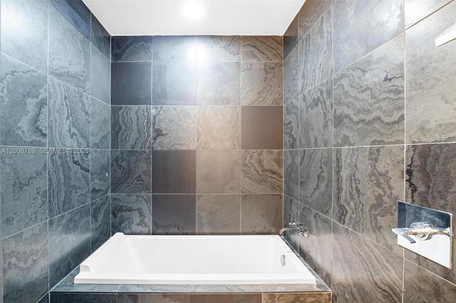 900 Biscayne Blvd 2208, Miami, FL 33132