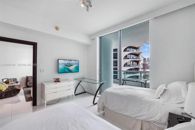 900 Biscayne Blvd 2208, Miami, FL 33132