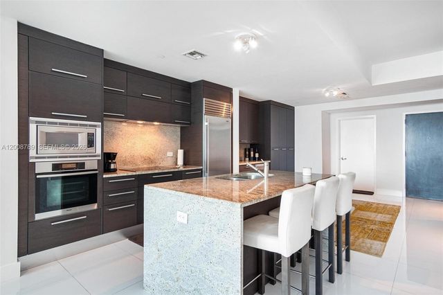 900 Biscayne Blvd 2208, Miami, FL 33132