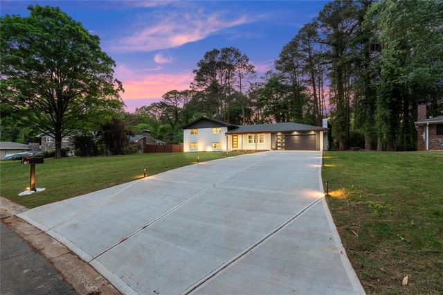 61 Suburban NW, Kennesaw, GA 30144