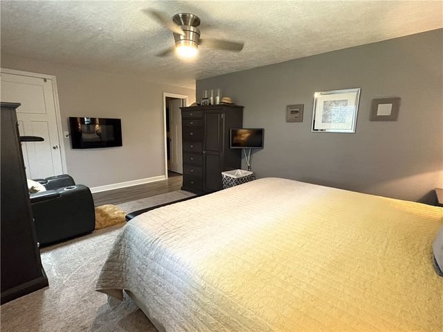 101 Woodstone Lane 21, New Kensington, PA 15068
