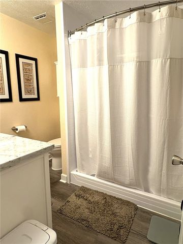 101 Woodstone Lane 21, New Kensington, PA 15068