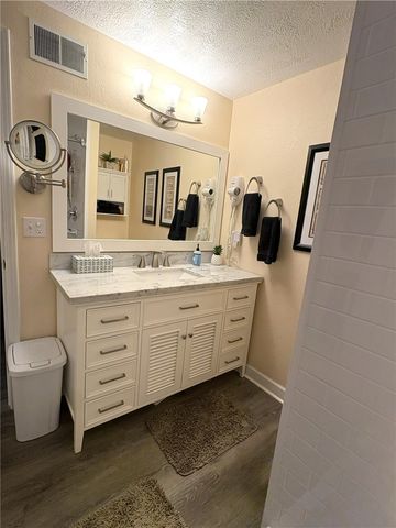 101 Woodstone Lane 21, New Kensington, PA 15068