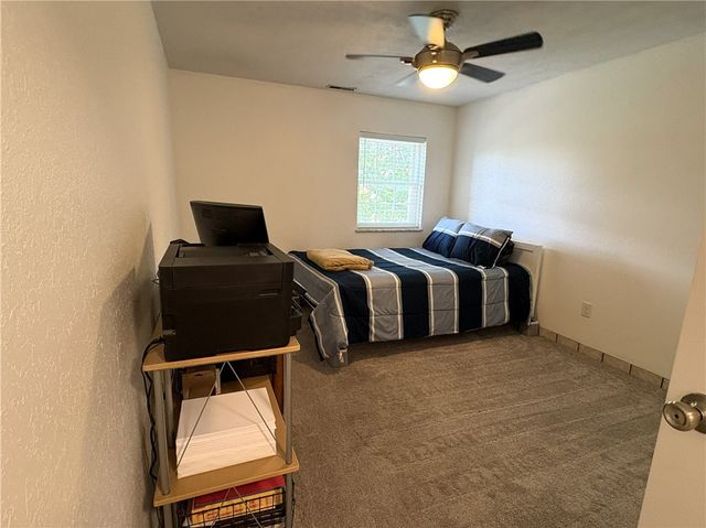 101 Woodstone Lane 21, New Kensington, PA 15068