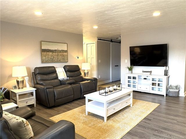 101 Woodstone Lane 21, New Kensington, PA 15068