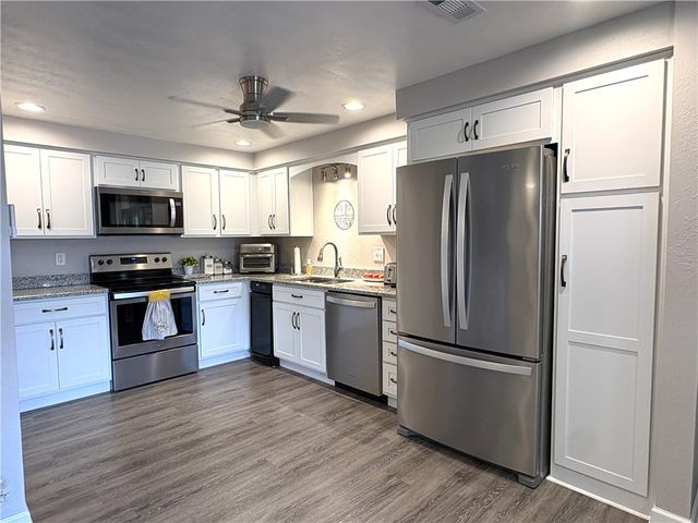 101 Woodstone Lane 21, New Kensington, PA 15068