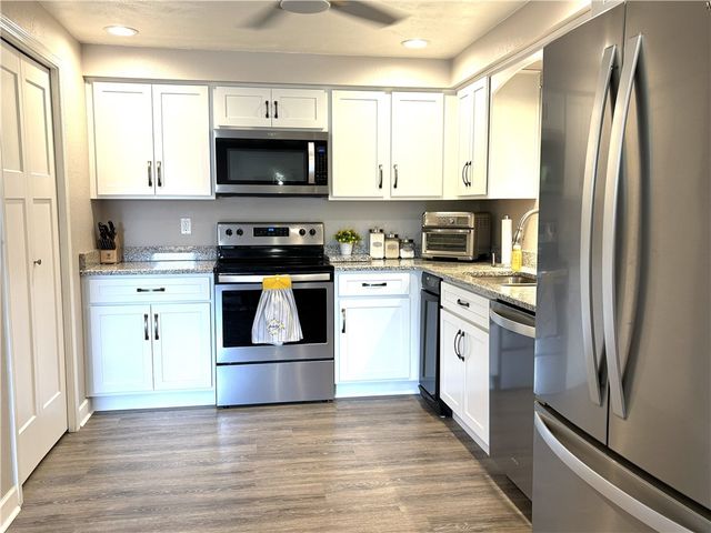 101 Woodstone Lane 21, New Kensington, PA 15068