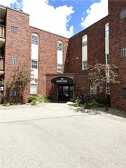 101 Woodstone Lane 21, New Kensington, PA 15068
