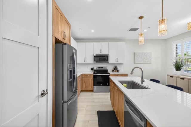 410 SE 12th Court, Fort Lauderdale, FL 33316