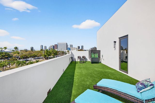 410 SE 12th Court, Fort Lauderdale, FL 33316