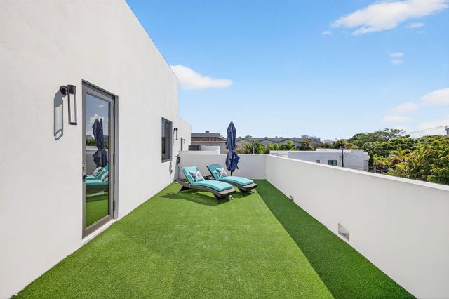 410 SE 12th Court, Fort Lauderdale, FL 33316