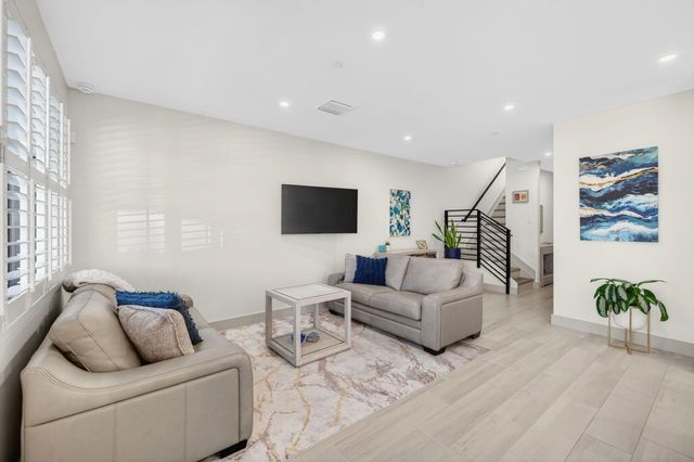 410 SE 12th Court, Fort Lauderdale, FL 33316