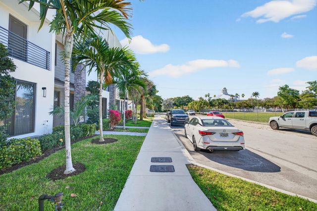 410 SE 12th Court, Fort Lauderdale, FL 33316