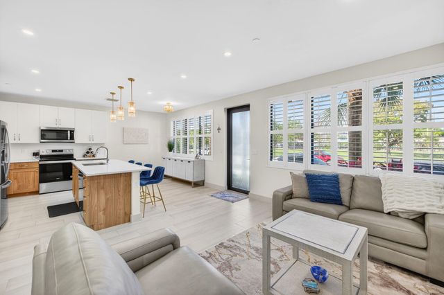 410 SE 12th Court, Fort Lauderdale, FL 33316