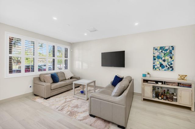 410 SE 12th Court, Fort Lauderdale, FL 33316