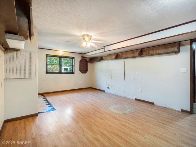 411 W Pleasant Street, Pleasantville, IA 50225