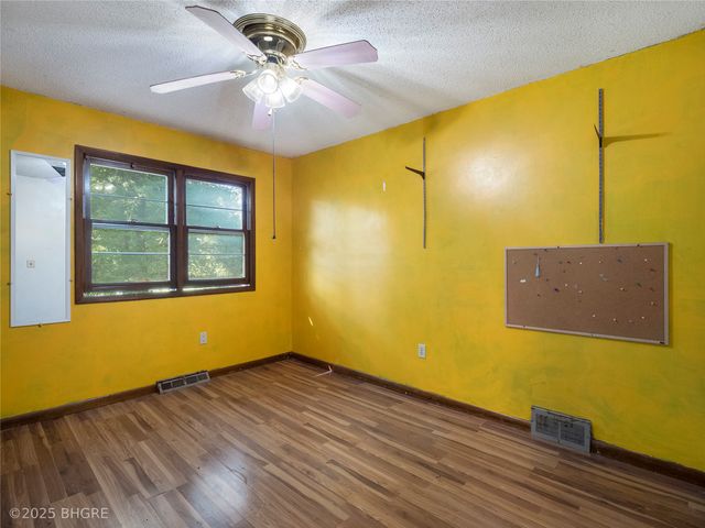 411 W Pleasant Street, Pleasantville, IA 50225