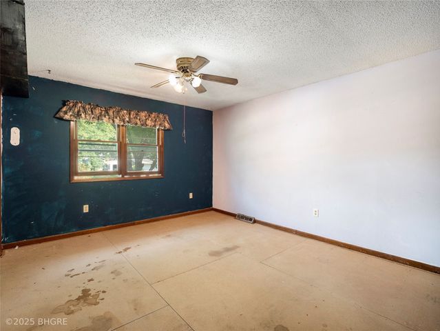 411 W Pleasant Street, Pleasantville, IA 50225