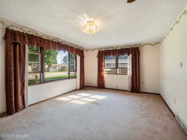 411 W Pleasant Street, Pleasantville, IA 50225