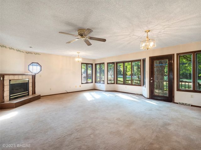 411 W Pleasant Street, Pleasantville, IA 50225