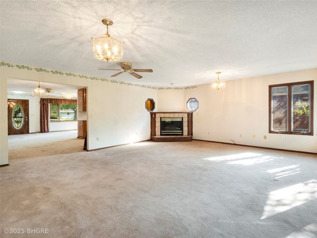 411 W Pleasant Street, Pleasantville, IA 50225