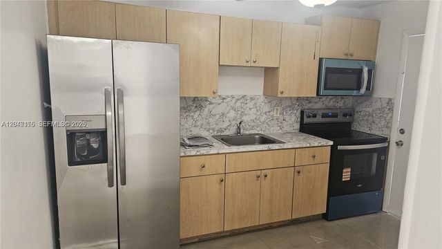 50 W 4th St 10, Hialeah, FL 33010