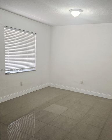 50 W 4th St 10, Hialeah, FL 33010