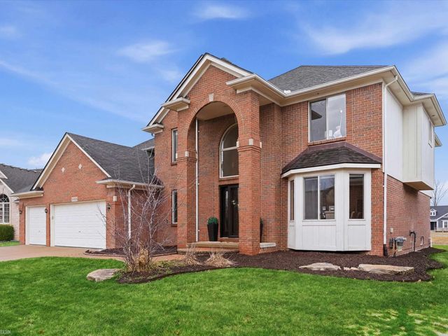 20483 St Martins Avenue, Macomb Twp, MI 48044