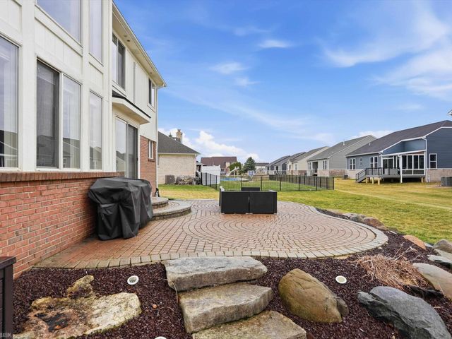 20483 St Martins Avenue, Macomb Twp, MI 48044