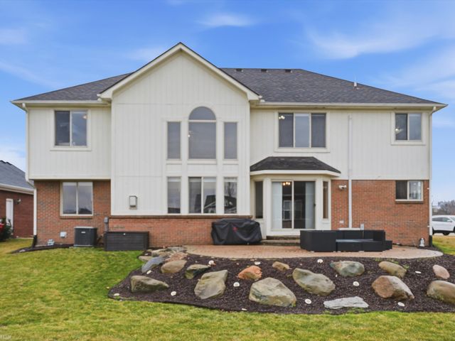 20483 St Martins Avenue, Macomb Twp, MI 48044