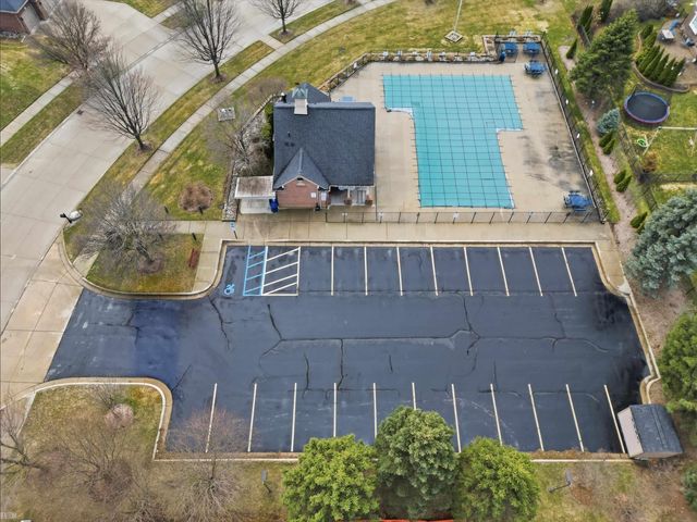 20483 St Martins Avenue, Macomb Twp, MI 48044