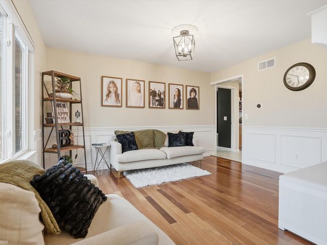 20483 St Martins Avenue, Macomb Twp, MI 48044