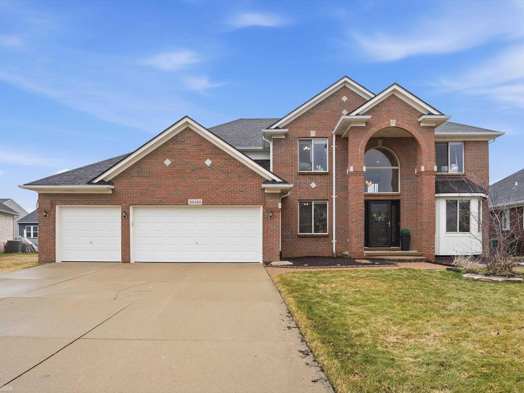 20483 St Martins Avenue, Macomb Twp, MI 48044