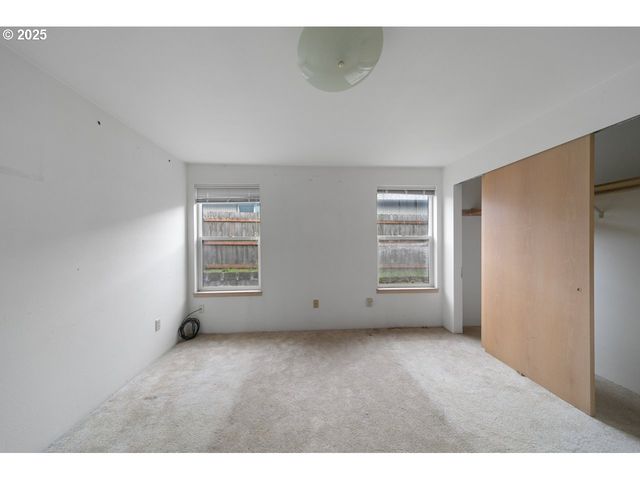 1924 GARFIELD St, North Bend, OR 97459