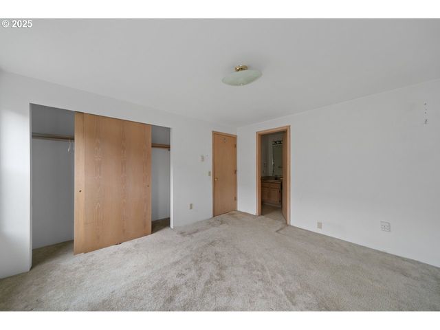 1924 GARFIELD St, North Bend, OR 97459