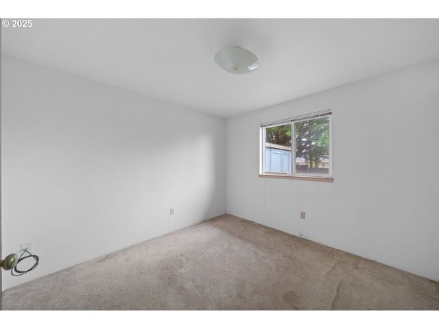 1924 GARFIELD St, North Bend, OR 97459