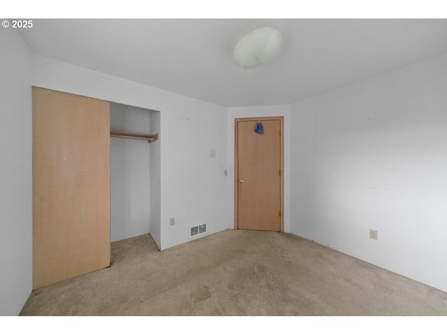 1924 GARFIELD St, North Bend, OR 97459